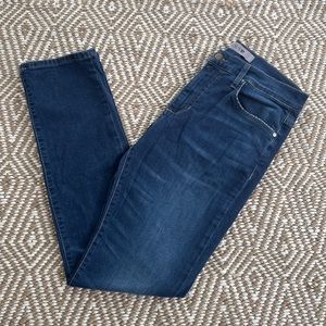 Joe’s Jeans Straight Leg Denim 31” Inseam Size 33 EUC Dark Wash